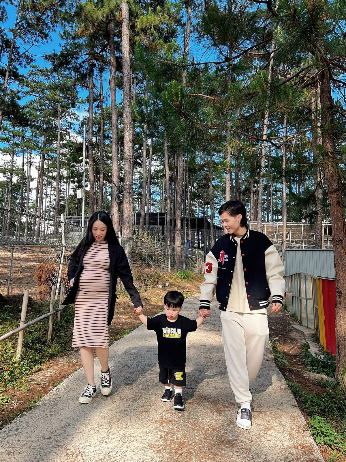 Đến nay khi đã hạ sinh đứa con thứ hai, Joyce Phạm đã là mẹ của hai nhóc tỳ đáng yêu ở tuổi 23. Ảnh: Tổng hợp