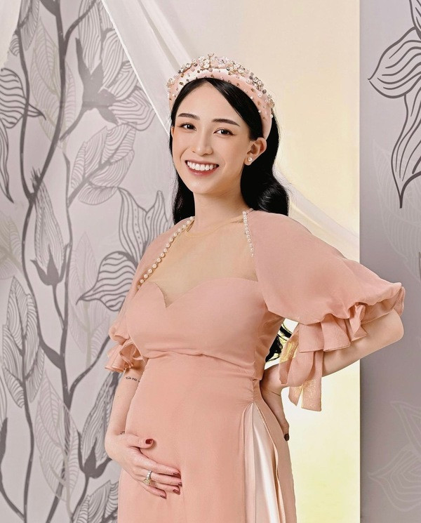 Cách đây hơn 1 tháng, con gái Minh Nhựa tên Joyce Phạm đã hạ sinh em bé thứ 2 thành công. Đó là một tiểu công chúa, được đặt tên ở nhà là Jayla (hay còn gọi là Dâu).