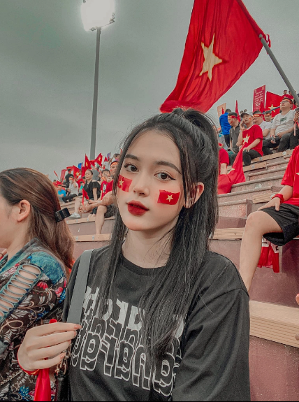 Diễm Quỳnh được cộng đồng mạng hết lời khen ngợi khi lấy lại được vóc dáng sau thời gian ngắn hạ sinh con đầu lòng. Ảnh: FBNV