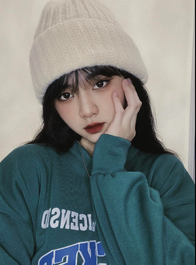 Nguyễn Ngọc Diệp, sinh năm 2002 là bạn gái của hậu vệ Phan Tấn Tài. Sở hữu gương mặt xinh xắn với nước da trắng, cùng vóc dáng nhiều người mê, Ngọc Diệp còn là một người mẫu, KOL quảng cáo sản phẩm được nhiều nhãn hàng yêu thích.