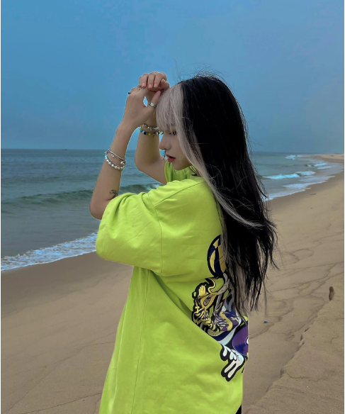 Những hình ảnh lộ mặt hiếm hoi của CiiN sau khi sửa mũi cũng chỉ là góc nghiêng, chủ yếu là để khoe chiếc mũi mới.