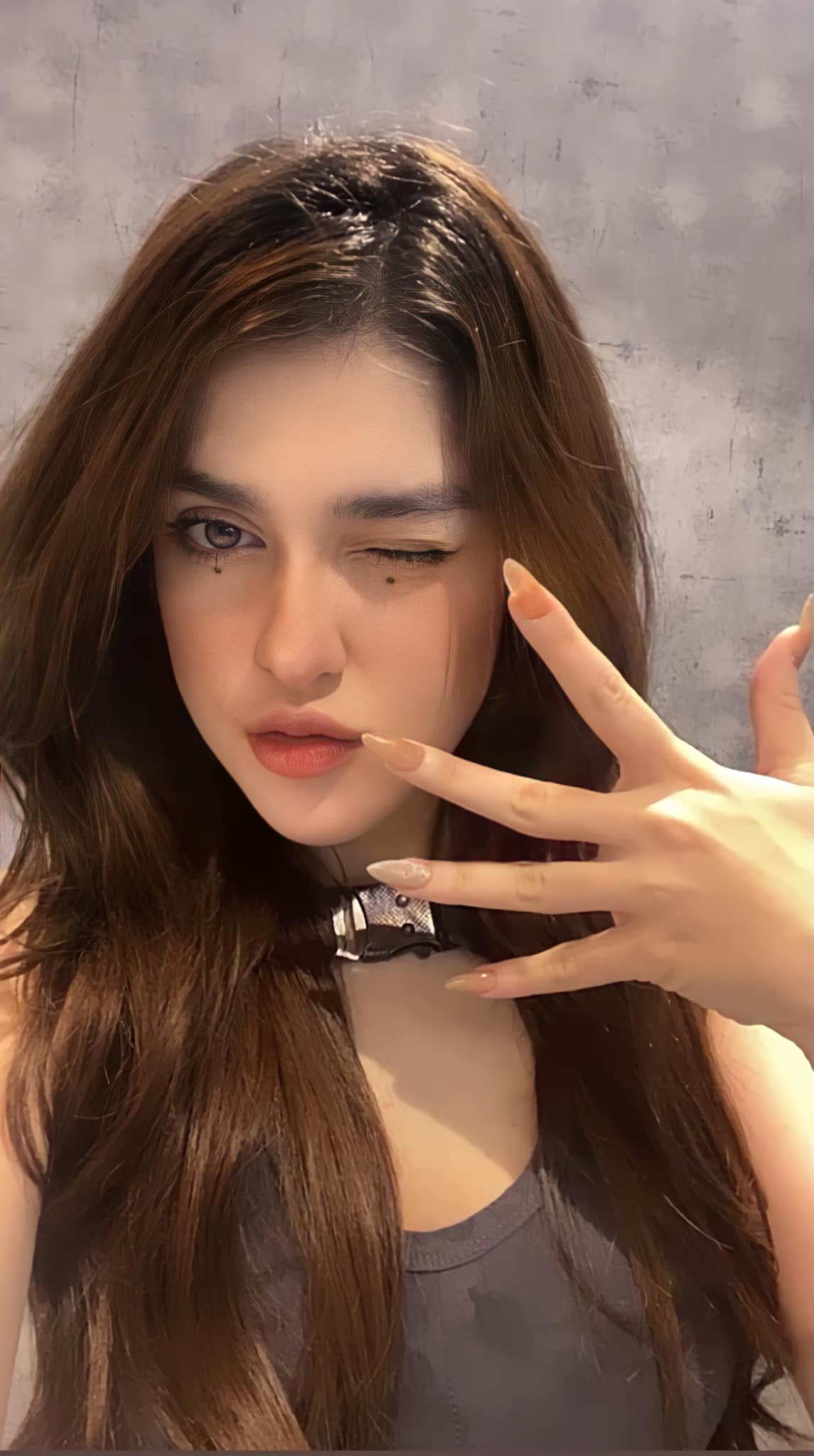 Ở tuổi 21, Anna Beudeker cho thấy hình ảnh đa dạng hơn khi làm mới mình với những bộ trang phục thuộc nhiều phong cách.