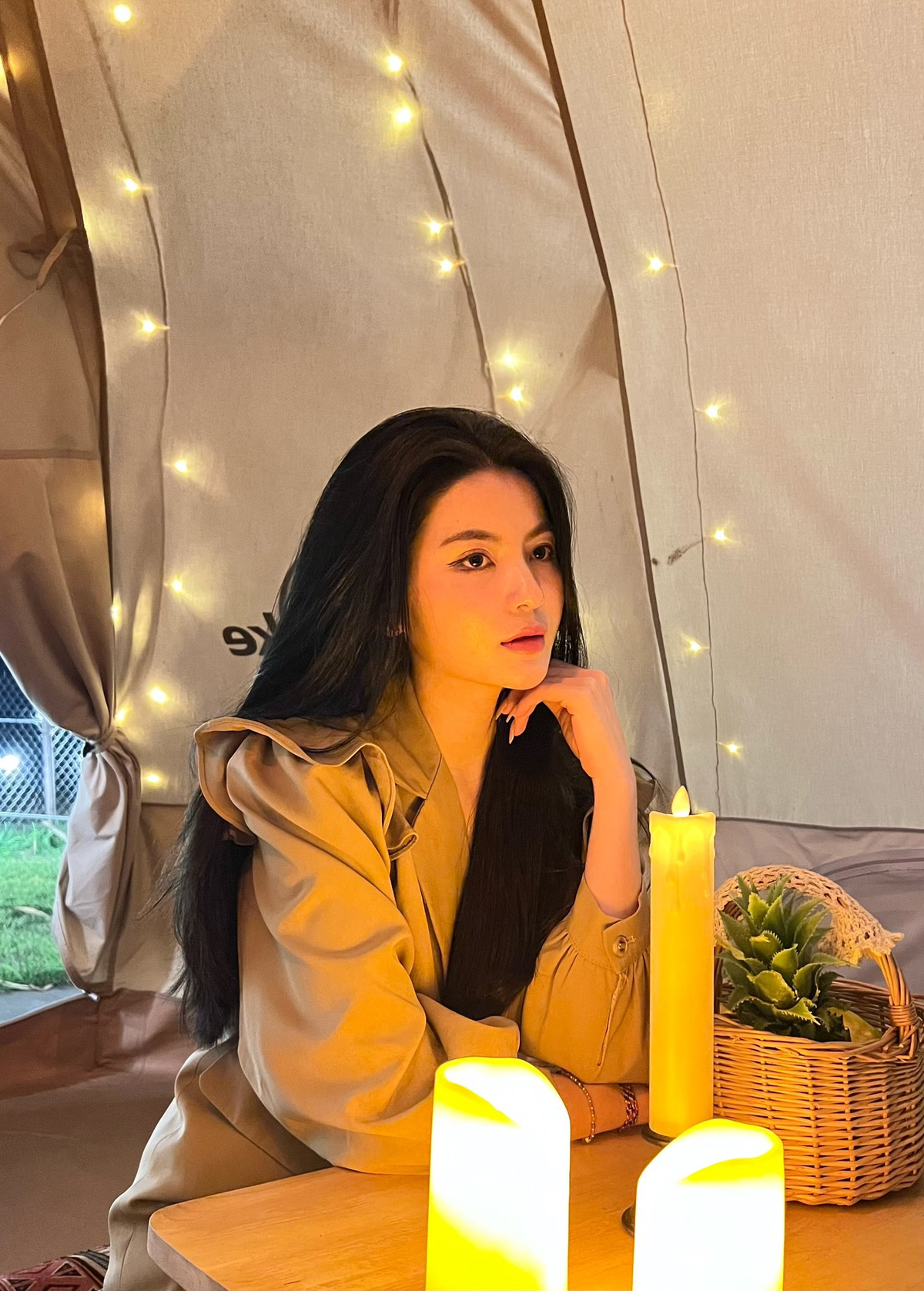 Thanh Huyền ngay từ những ngày đầu lộ tin đồn hẹn hò với cầu thủ đã gây chú ý bởi dung nhan xinh đẹp.