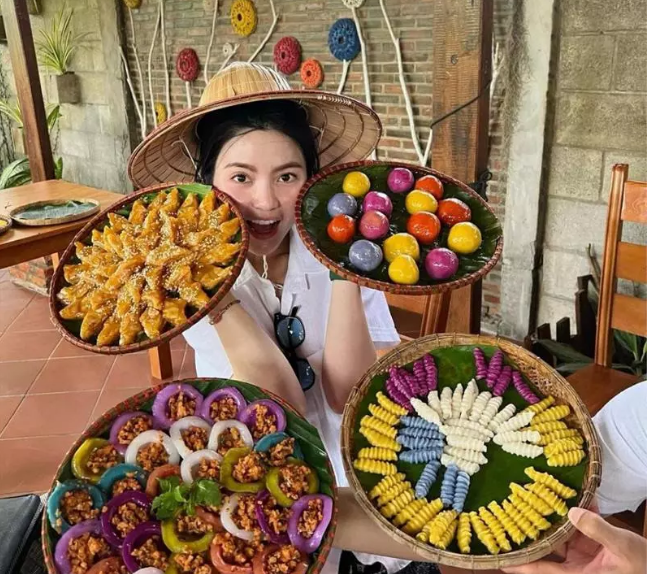 Thời gian ghé qua Cần Thơ này Chu Thanh Huyền cũng đăng tải nhiều khoảnh khắc thăm thú tại miền sông nước.