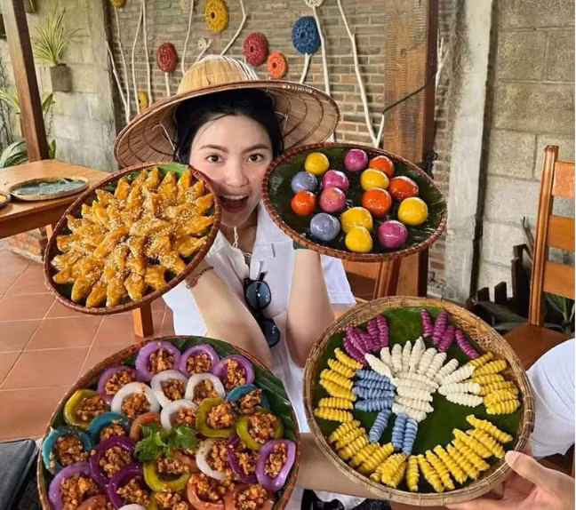 Thời gian ghé qua Cần Thơ này Chu Thanh Huyền cũng đăng tải nhiều khoảnh khắc thăm thú tại miền sông nước.