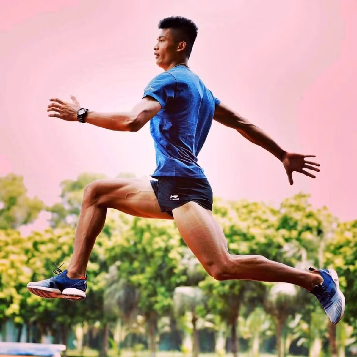 Hiện tại Tiến Trọng đang là VĐV của Quân đội và đeo quân hàm Thiếu úy. Mới 25 tuổi nhưng Tiến Trọng đã có hơn 10 năm kinh nghiệm thi đấu, anh cũng đã thiết lập kỷ lục nhảy xa của đội tuyển Việt Nam.