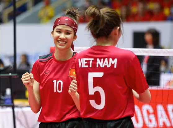 Phương Trinh là thành viên tuyển cầu mây nữ Việt Nam tranh tài ở SEA Games 31 năm nay. Một trong những thành tích ấn tượng nhất của cô gái phố núi là tấm Huy chương Bạc ASIAD 2018.