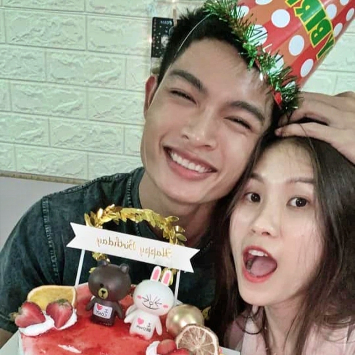 Anh chàng sở hữu khuôn mặt điển trai, thân hình vạm vỡ cùng chiều cao ấn tượng 1m93.