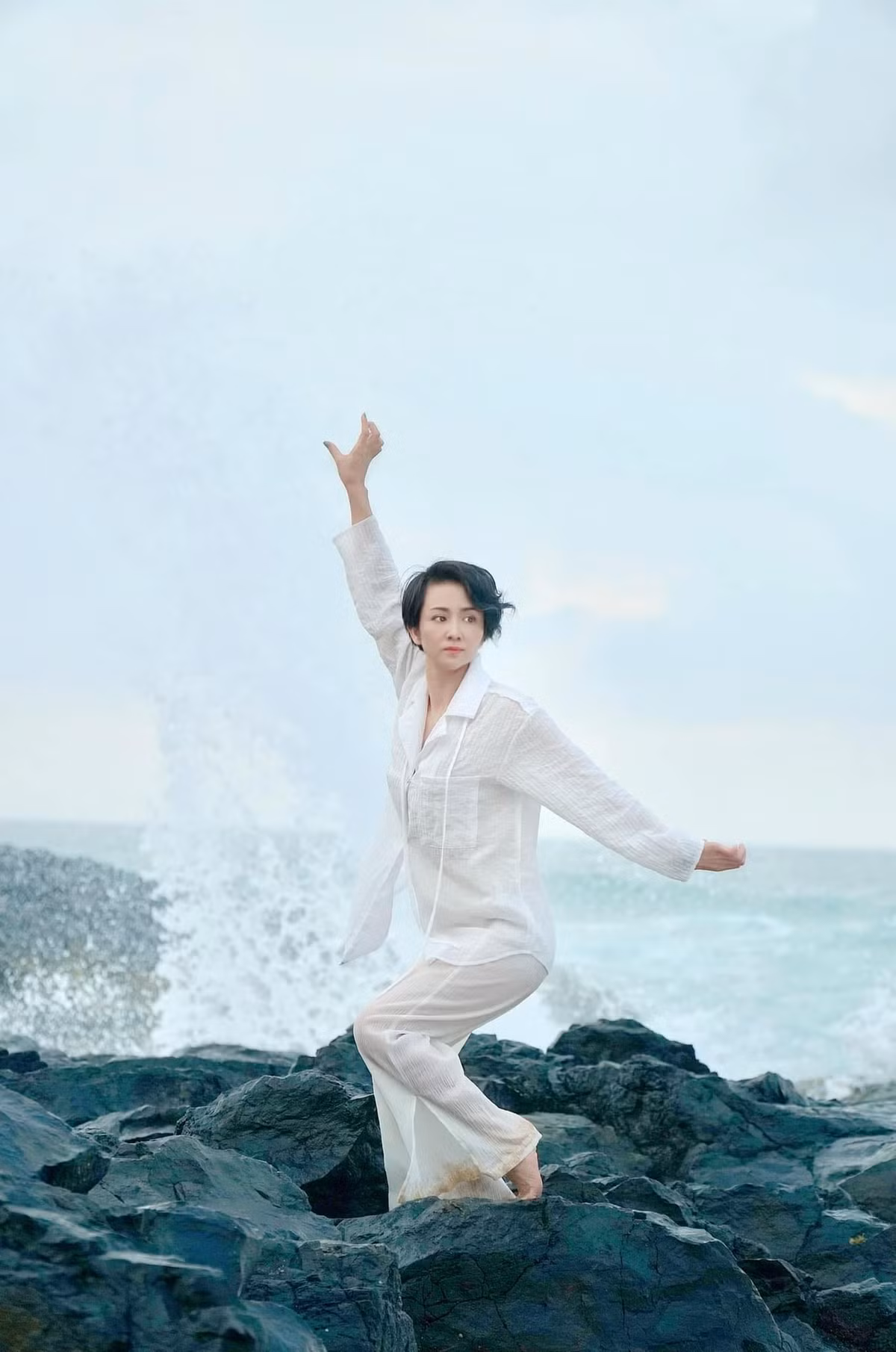 Sau ly hôn, chị sống một mình nuôi con, trong khi chồng cũ đã có hạnh phúc mới. Ngoài công việc huấn luyện, chị kinh doanh thời trang để có thêm thu nhập.