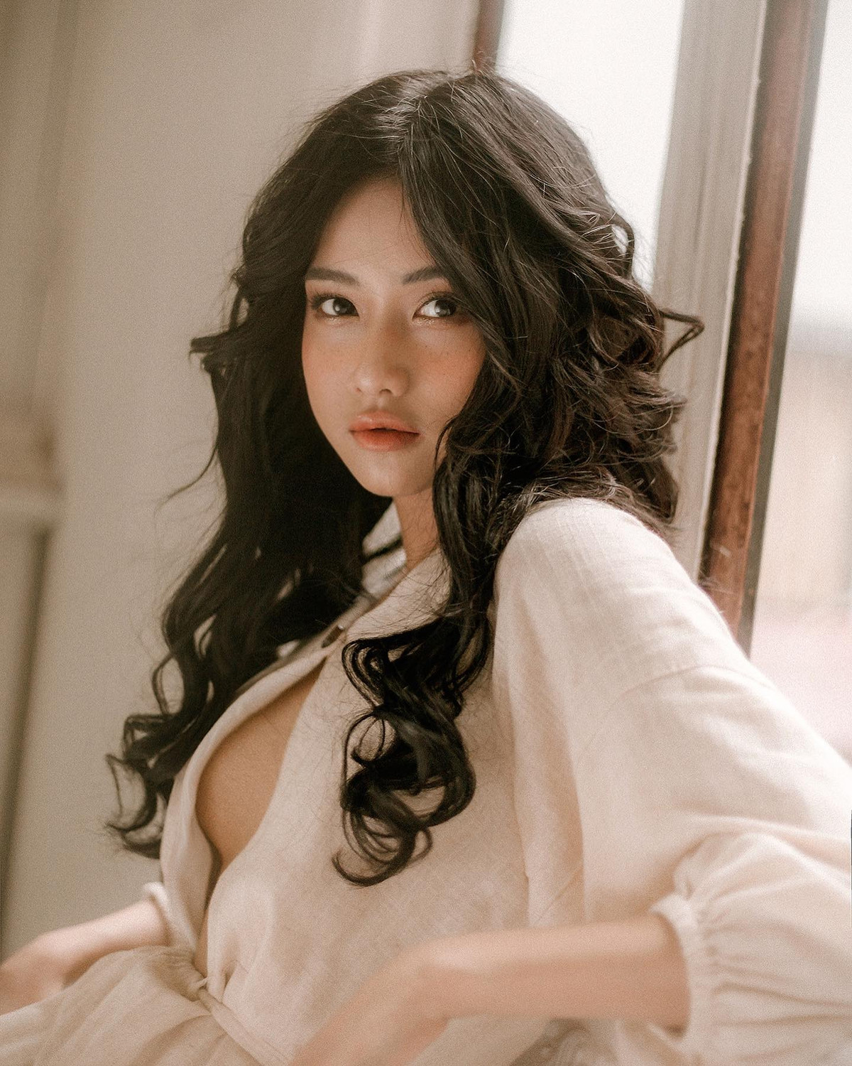 Vì đã quen với hình ảnh áo dài, đồng phục trước đó nên không ít người tỏ ra bất ngờ khi cô học sinh năm nào có sự thay đổi về phong cách thời trang.