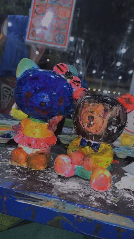 Những bức tượng thảm hoạ sau khi chia sẻ lên MXH đã làm cư dân mạng không khỏi bật cười, bởi lẽ họ không còn nhận ra được hình hài ban đầu của nó.