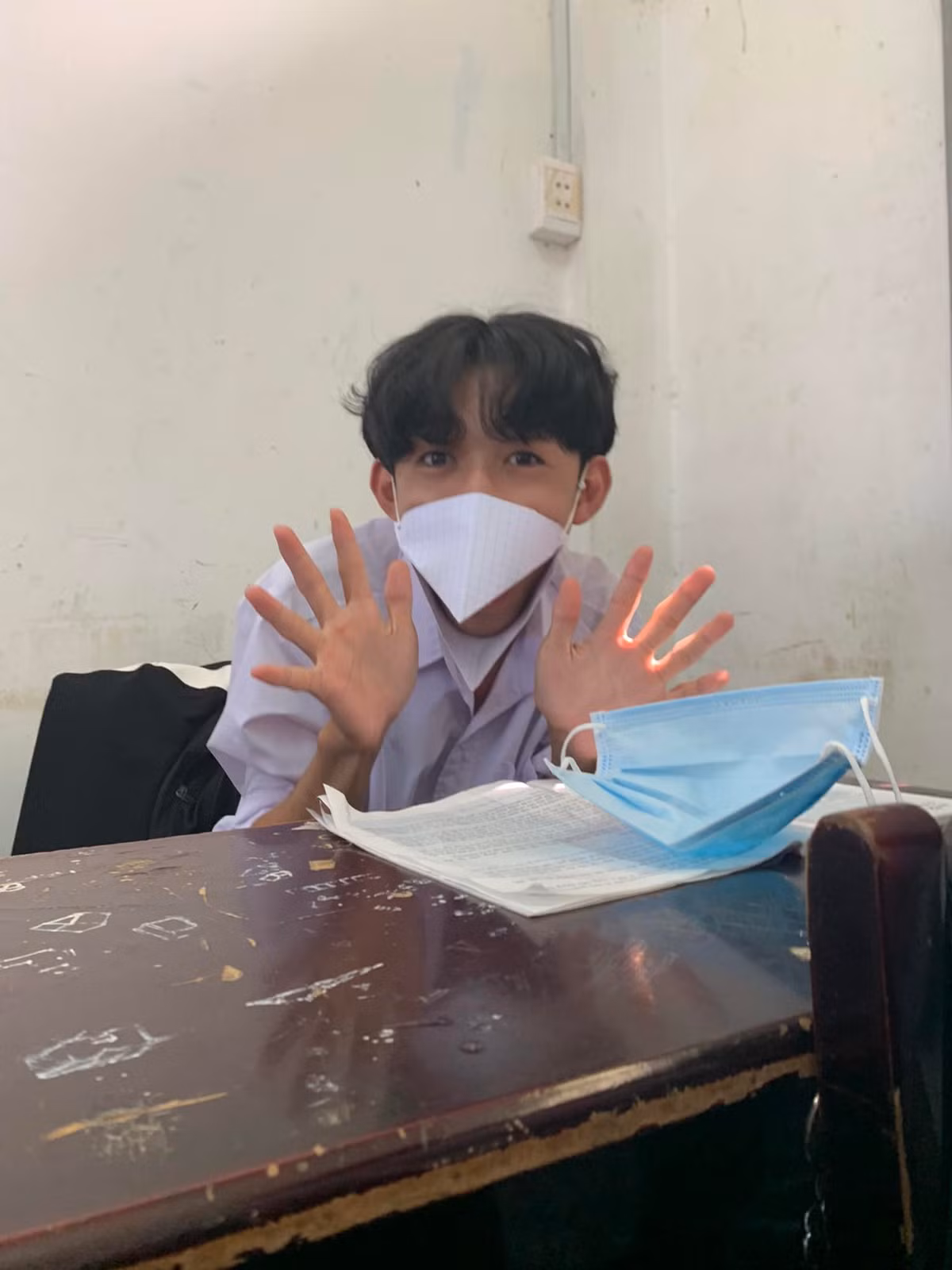 Ngoài độ đáng yêu với hình dạng giống như mỏ của một con chim thì chiếc khẩu trang độc đáo này còn giải quyết được vấn đề nhận dạng khẩu hình và chuyện ăn uống.