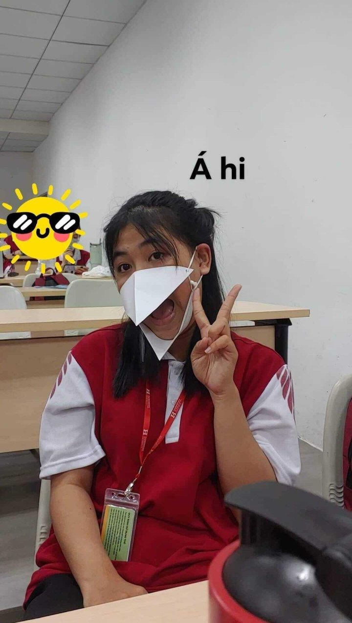 Khẩu hình miệng đóng vai trò khá quan trọng trong việc tạo nét với "chiếc khẩu trang" này.