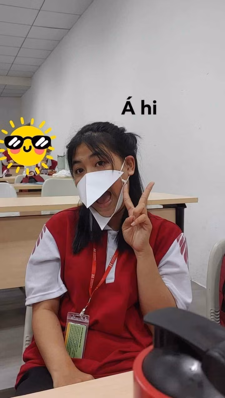 Khẩu hình miệng đóng vai trò khá quan trọng trong việc tạo nét với "chiếc khẩu trang" này.