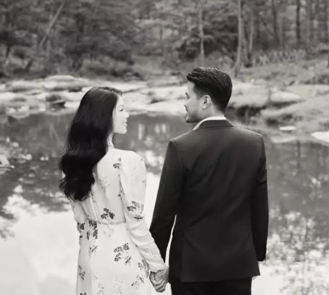 Sau khi chia sẻ tìm được người bạn đời của mình, mới đây cả Phillip Nguyễn và Linh Rin đồng loạt xác nhận tin chuẩn bị tổ chức đám cưới trên MXH.