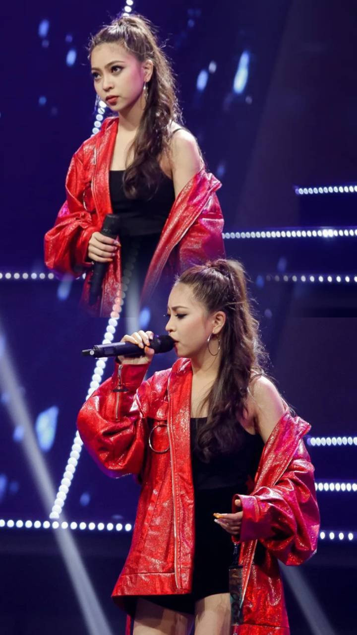 Trước khi "theo chồng bỏ cuộc chơi" Nhật Lê từng có khoảng thời gian lấn sân vào showbiz. Thời điểm năm 2018, cô góp mặt trong chương trình The Debut – Dự Án Số 1 nơi có Hoàng Thùy Linh, Đức Phúc, Hương Tràm là ban giám khảo.