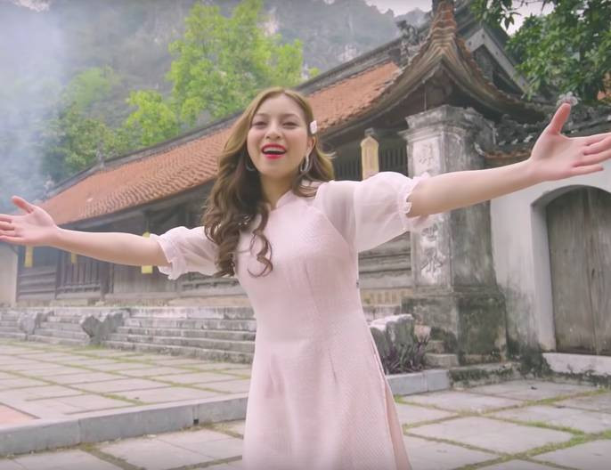 Tuy nhiên giọng hát hết lần này đến lần khác đều gây ra tranh cãi. Cuối cùng, cô nàng dừng chân ở top 12 của cuộc thi.