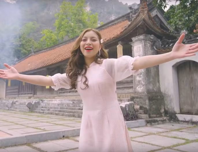 Tuy nhiên giọng hát hết lần này đến lần khác đều gây ra tranh cãi. Cuối cùng, cô nàng dừng chân ở top 12 của cuộc thi.