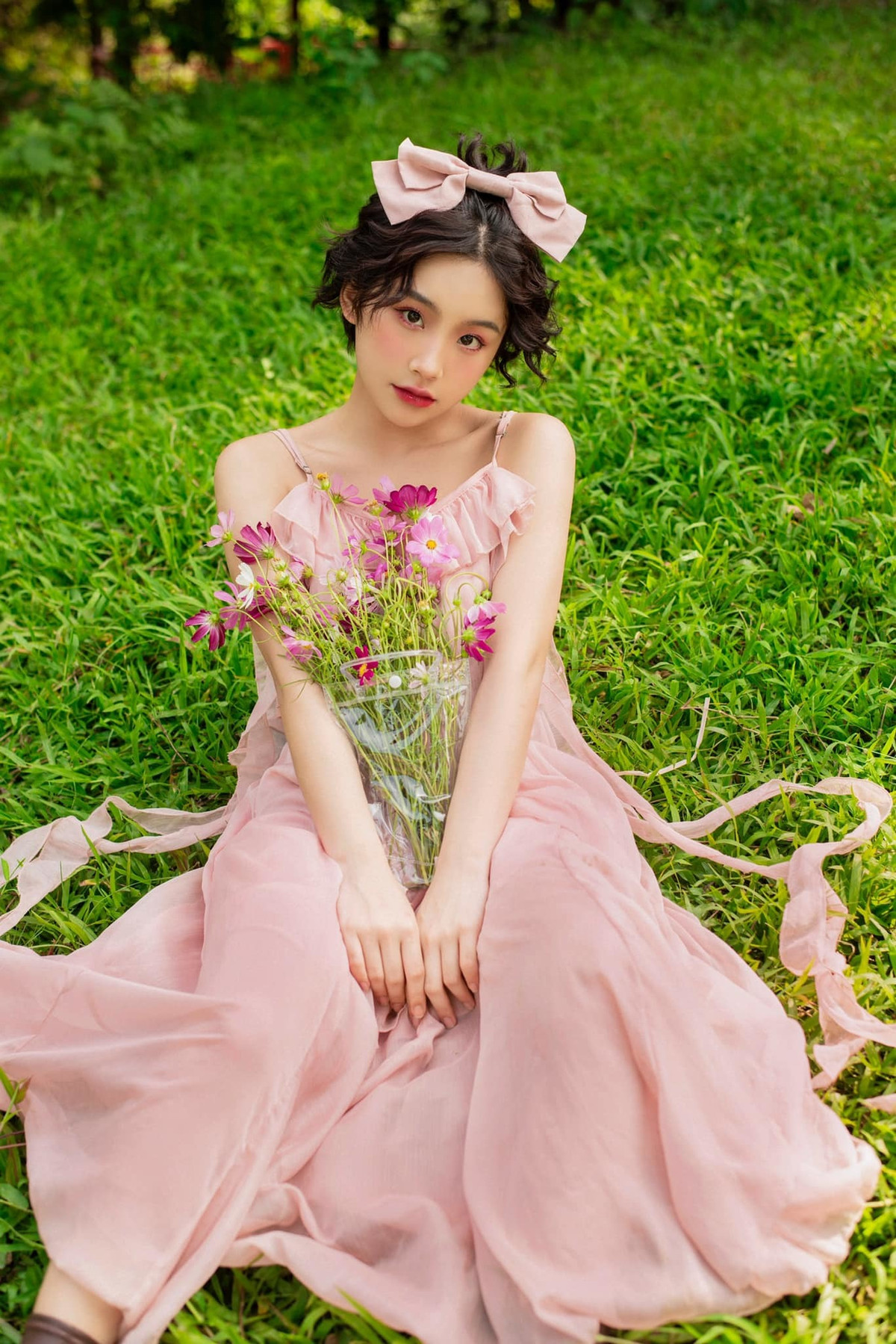 Thu Hà có biệt danh là Ceri, cô bạn sinh năm 2000, quê ở Lạng Sơn, là người dân tộc Tày. Ngoài đời, Thu Hà là gương mặt quen thuộc của nhiều thương hiệu thời trang nổi tiếng ở Việt Nam.