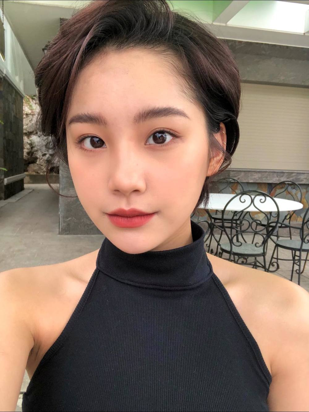 Người đẹp sinh năm 2002 còn được netizen ưu ái gọi là nữ sinh người Tày xinh đẹp nhất cộng đồng mạng.