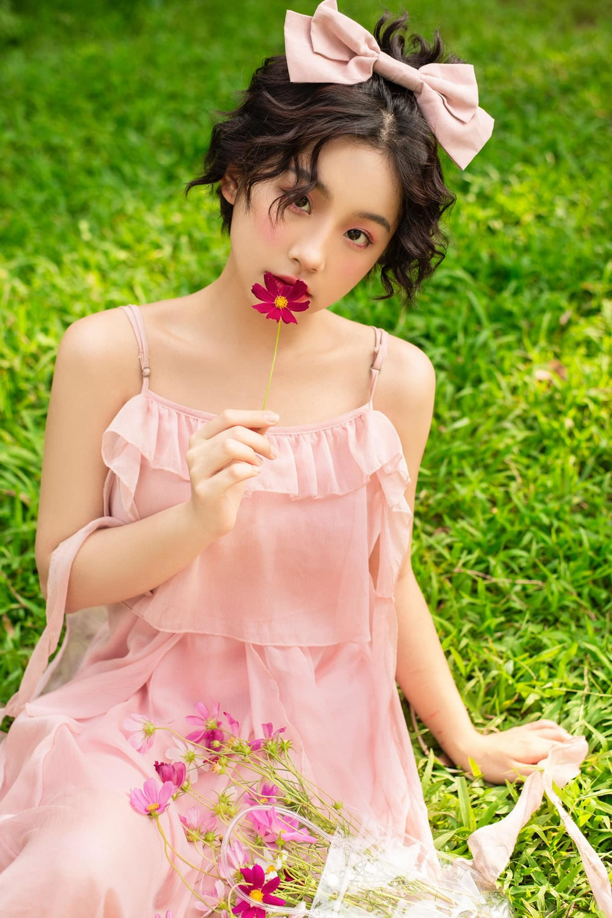 Phần lớn cư dân mạng nhận xét rằng, có ở góc độ nào cũng khó mà dìm được nhan sắc cực phẩm của hot girl người Tày này.