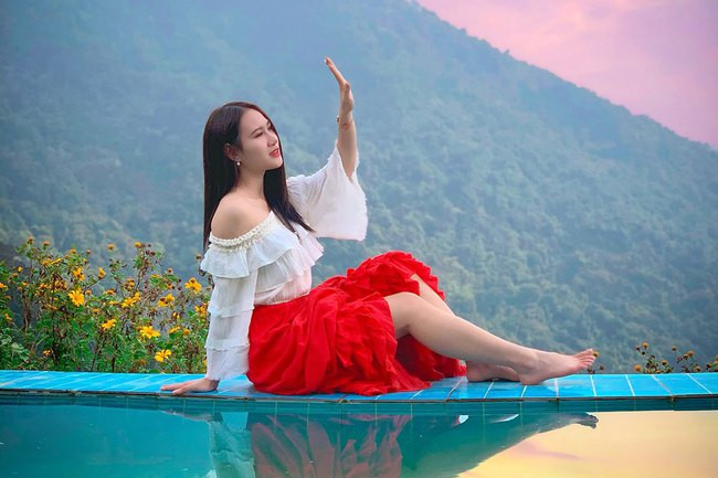 Theo tiết lộ của Minh Hằng, cô tình cờ đến với môn đấu kiếm rất khi 14 tuổi. Lúc đó, các thầy cô bên đoàn đấu kiếm về trường tổ chức tuyển chọn. Minh Hằng lên tập thử và được thầy cô nhận xét có năng khiếu rồi gắn bó với bộ môn này từ đó tới giờ.