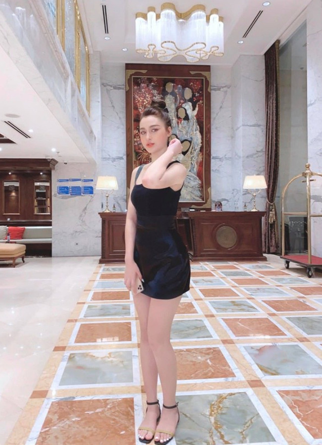 Nhờ ngoại hình đẹp, cô nàng không ngại thử nghiệm concept chụp ảnh khoe body gợi cảm.