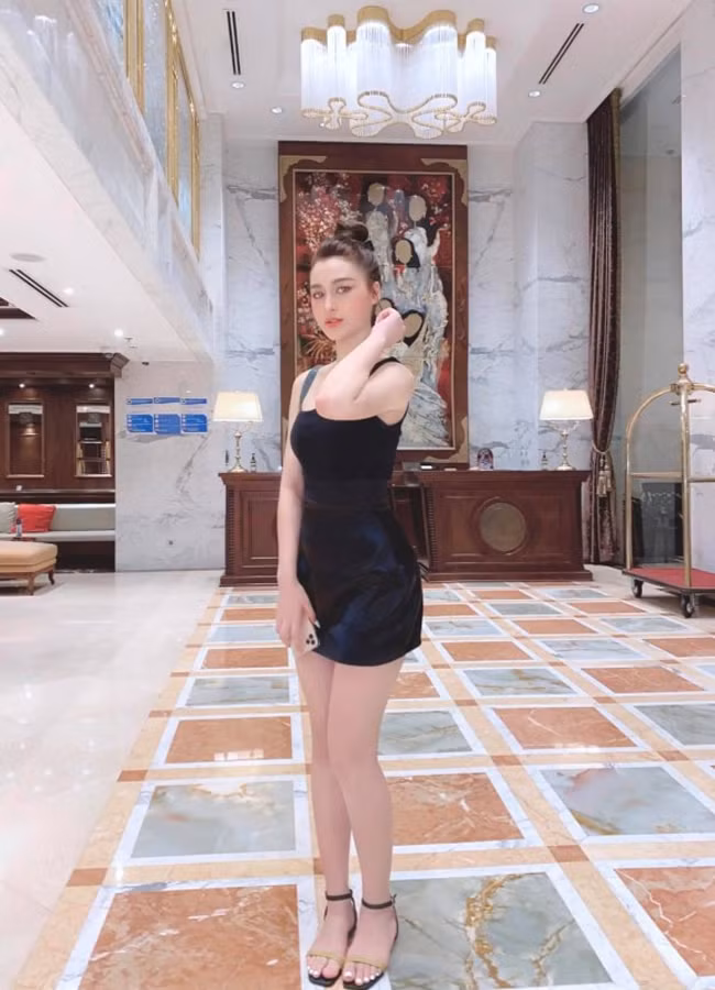 Nhờ ngoại hình đẹp, cô nàng không ngại thử nghiệm concept chụp ảnh khoe body gợi cảm.