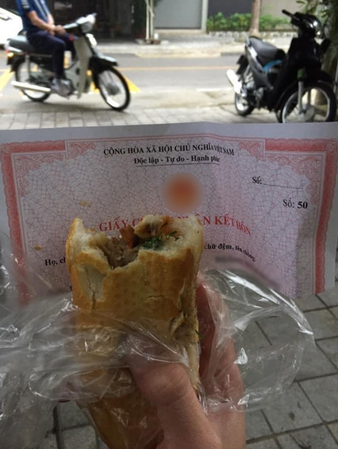 Cuộc tình dù đúng dù sai, sau khi chia tay cũng đừng lấy giấy đăng ký kết hôn để gói bánh chứ.