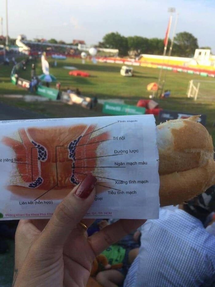 Khách mua bánh mì "đen" lắm thì cũng chỉ đến thế này thôi.