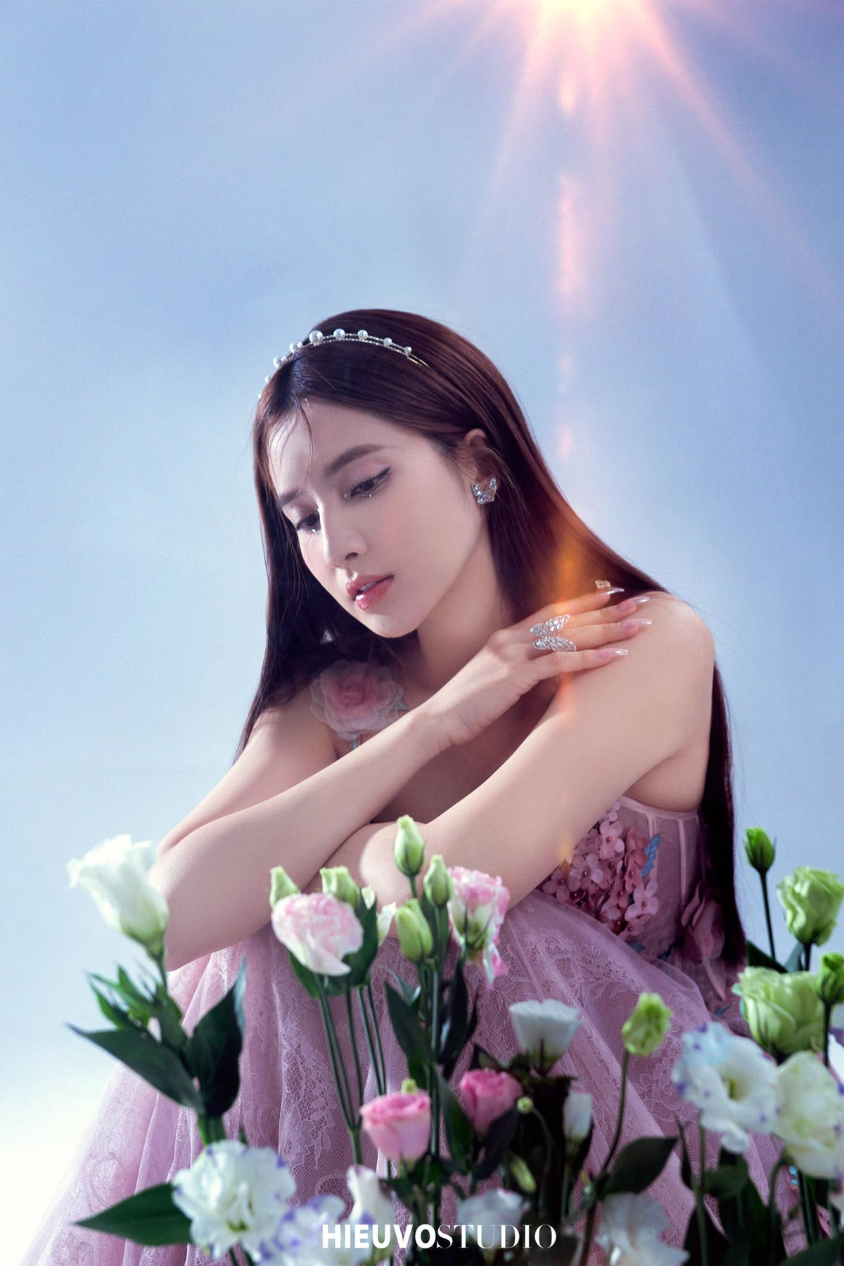 Thời gian gần đây, hot girl Thiên An đã trở lại với cuộc sống thường ngày, vui vẻ tương tác cùng fan trên mạng xã hội. Đặc biệt hot mom thường xuyên khoe hình ảnh xinh đẹp, lộ nhan sắc chỉ làm người đối diện mê mẩn.