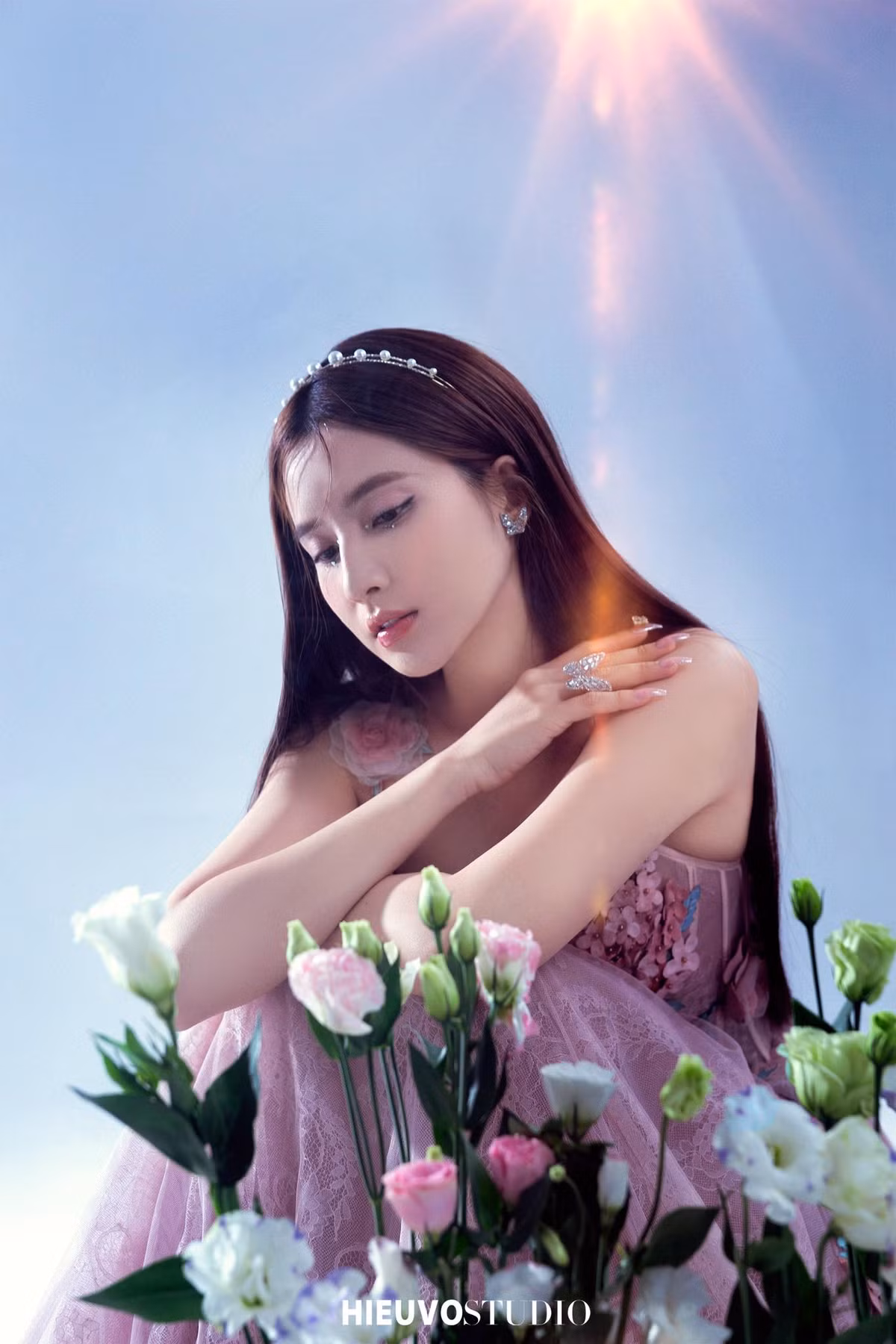 Thời gian gần đây, hot girl Thiên An đã trở lại với cuộc sống thường ngày, vui vẻ tương tác cùng fan trên mạng xã hội. Đặc biệt hot mom thường xuyên khoe hình ảnh xinh đẹp, lộ nhan sắc chỉ làm người đối diện mê mẩn.