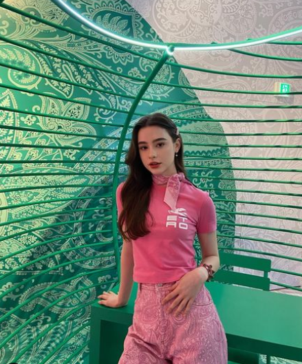 Dasha Taran là hot girl mạng xã hội sở hữu hàng triệu người theo dõi. Cô nàng được mệnh danh là "thiên thần Âu" khi sở hữu vẻ đẹp hoàn hảo pha chút ma mị.