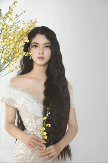 Nhận biết lợi thế ngoại hình của mình, nữ sinh đăng kí tham dự cuộc thi Hoa hậu Hoàn vũ Việt Nam 2021 và là một trong những thí sinh trẻ tuổi nhất.