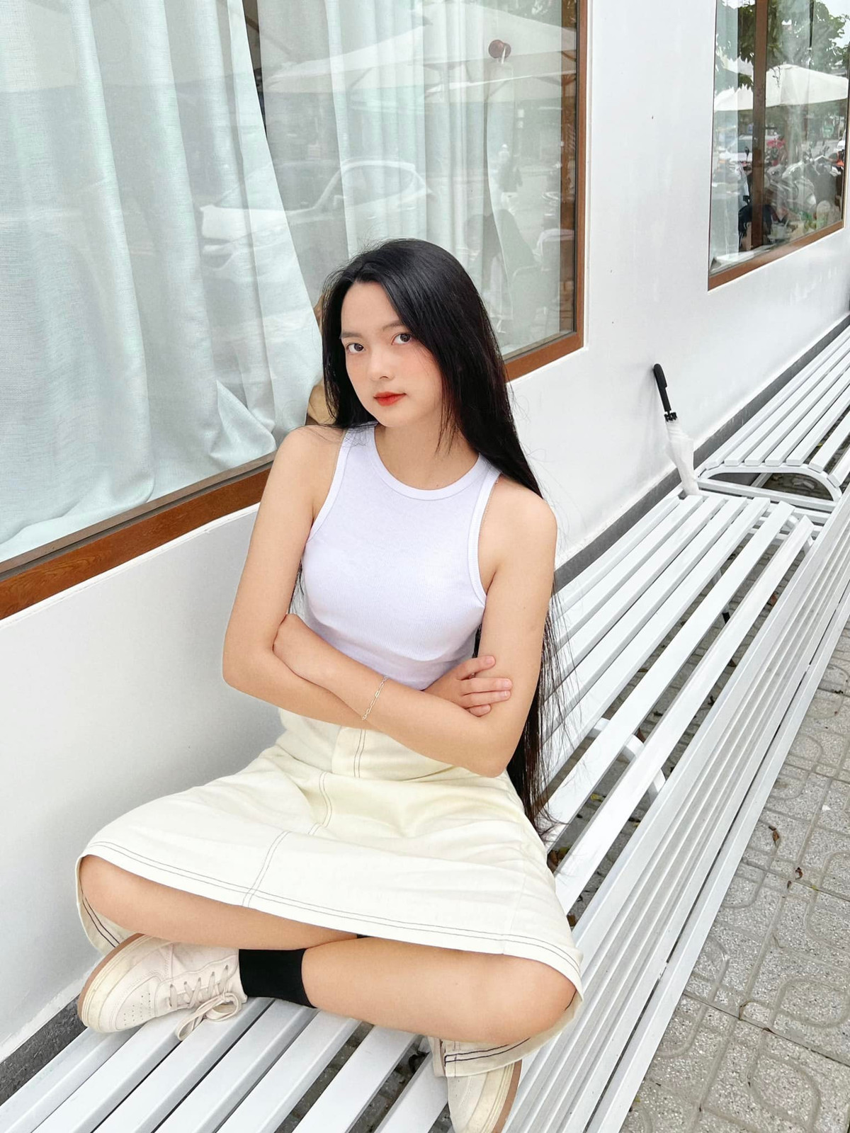 Cô gái xứ Quảng cũng chia sẻ mình đã nuôi dưỡng mái tóc dài được nhiều năm, vì muốn giữ gìn nét truyền thống của gia đình. Ảnh: FBNV