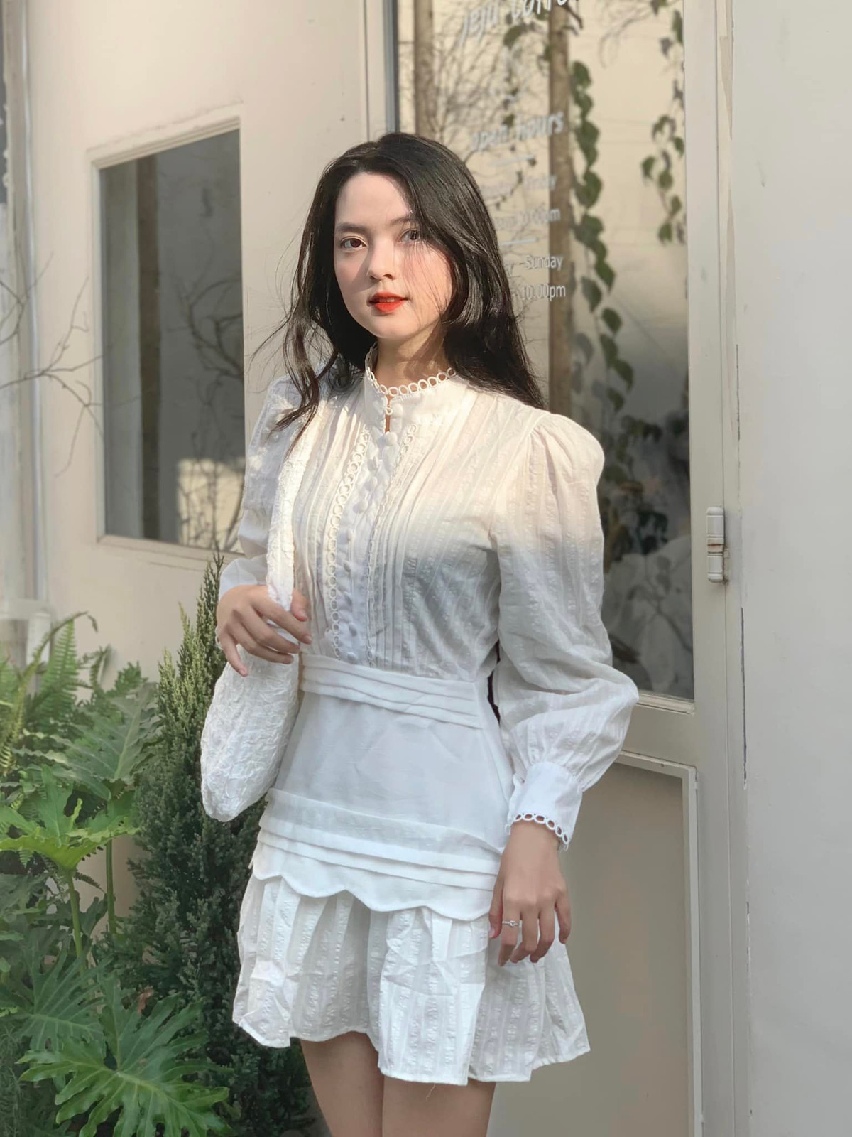 Nữ sinh 2003 sở hữu nhan sắc trong trẻo, có chút mộc mạc cùng làn da trắng hồng không tì vết.