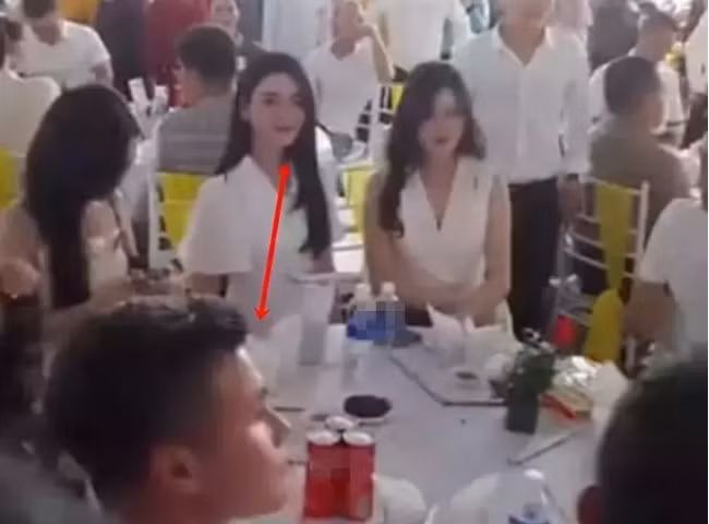 Với những sự trùng hợp này, Quang Hải và Chu Thanh Huyền khó mà chối cãi được chuyện đang hẹn hò.