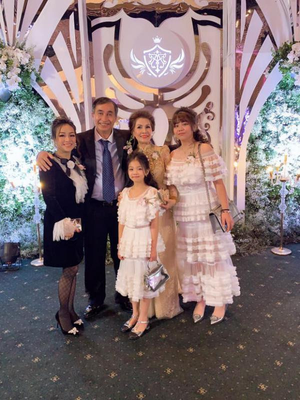 Lần gần nhất mà cư dân mạng nhìn thấy cô xuất hiện đó chính là trong đám cưới của cô con gái cả Joyce Phạm vào hồi tháng 9/2019.