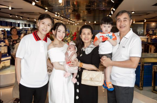 Phương Thúy dường như sống khá kín tiếng, cô rất ít chia sẻ thông tin trên mạng xã hội.