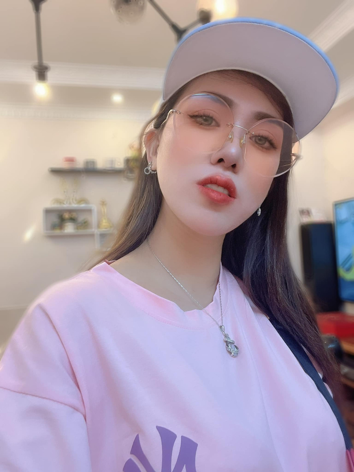 Thời điểm nổi tiếng cách đây gần chục năm, Mai Thỏ gây chú ý với hình ảnh gợi cảm, táo bạo và nhanh chóng trở thành mẫu ảnh "đắt show".