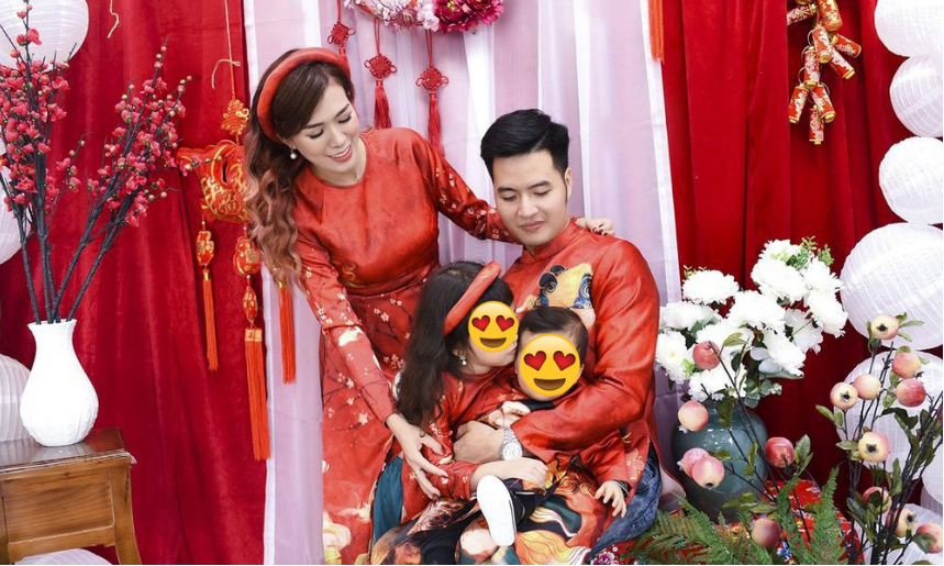 Sau khi kết hôn và lên chức mẹ, cô cũng lui rút khỏi showbiz để toàn tâm toàn ý chăm lo cho gia đình nhỏ cùng sự nghiệp riêng.