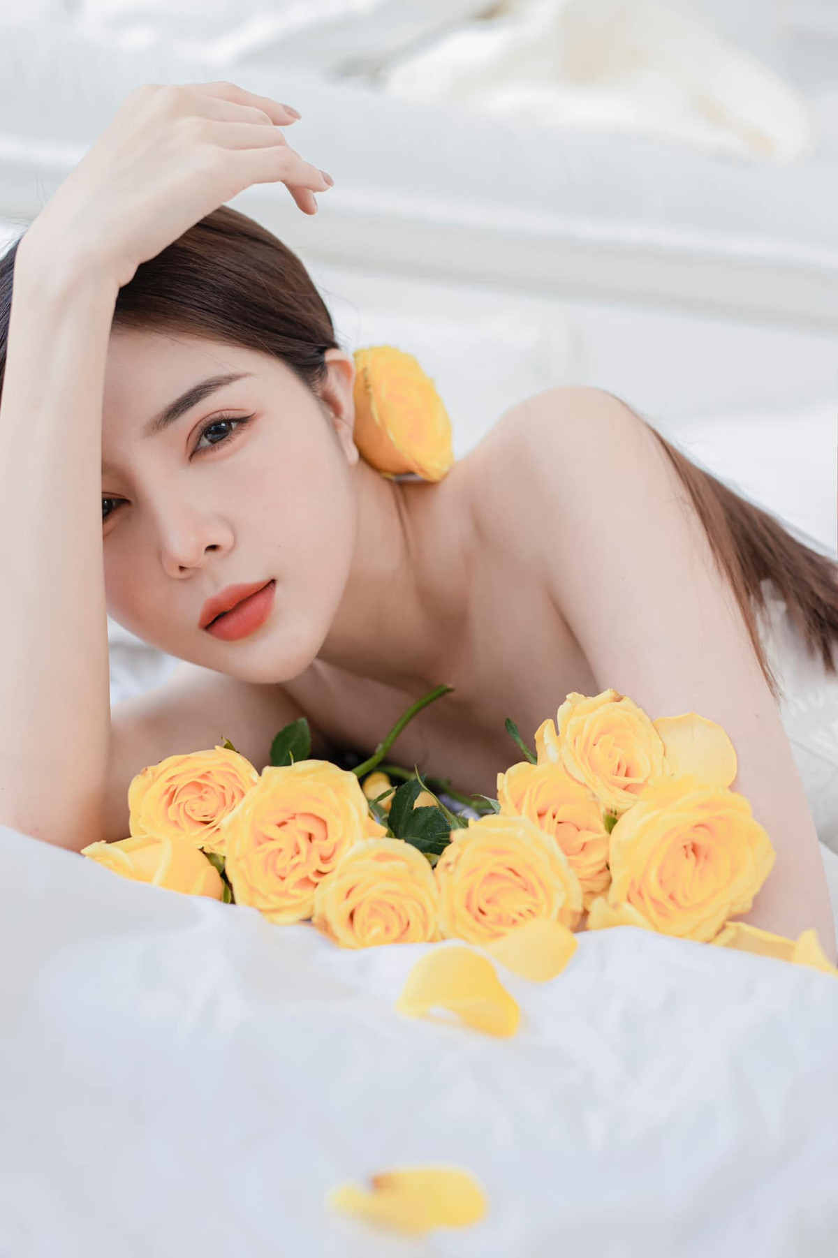 Thời gian gần đây, nàng hot girl rất chịu khó đầu tư những bộ hình gợi cảm với nội y. Người hâm mộ dành tặng cô với tên gọi ưu ái "nữ hoàng nội y".