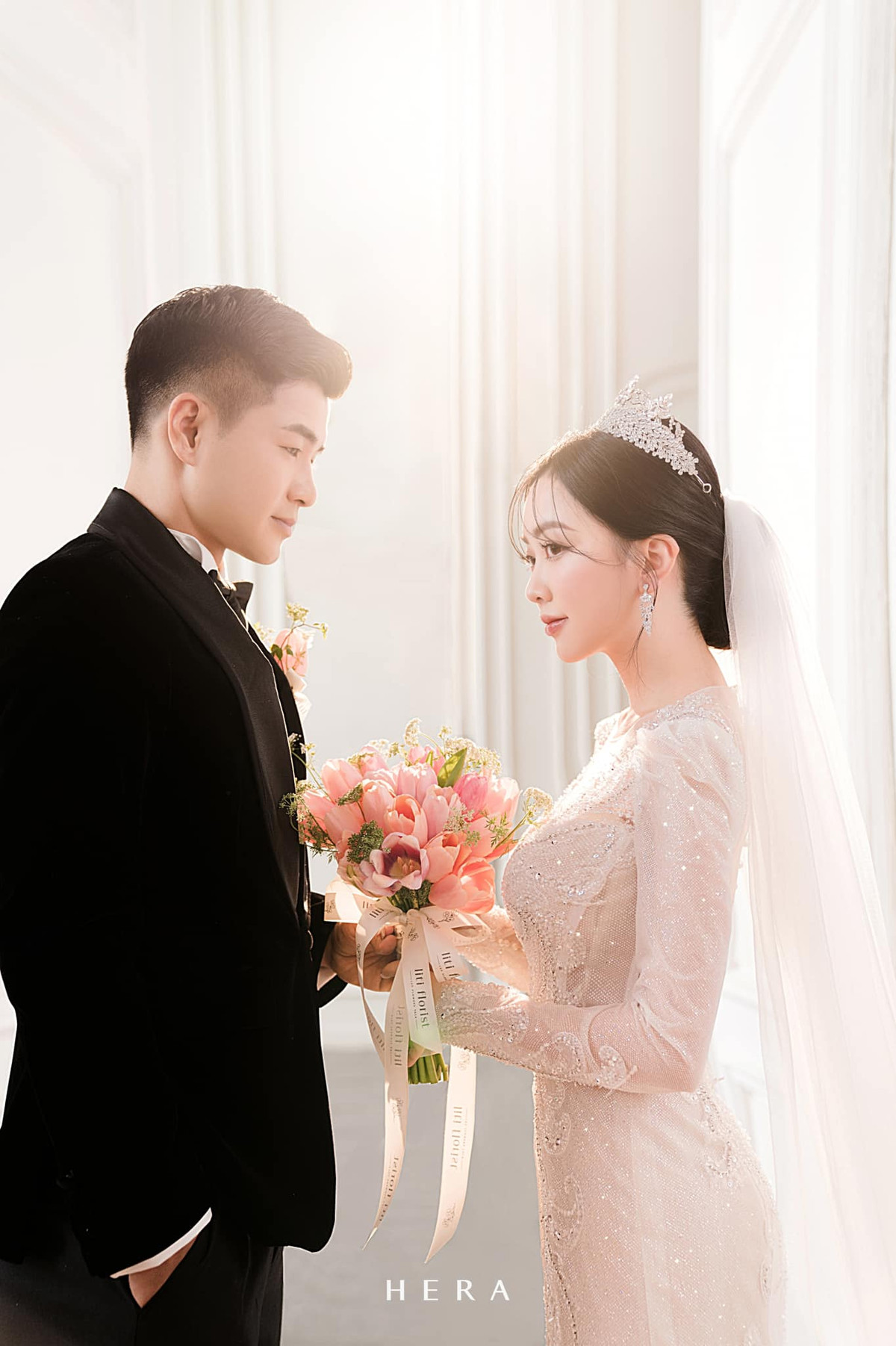 Vào hồi tháng 2, Hà Đức Chinh đã tổ chức lễ ăn hỏi kết hợp lễ vu quy tại nhà gái ở Bắc Giang.