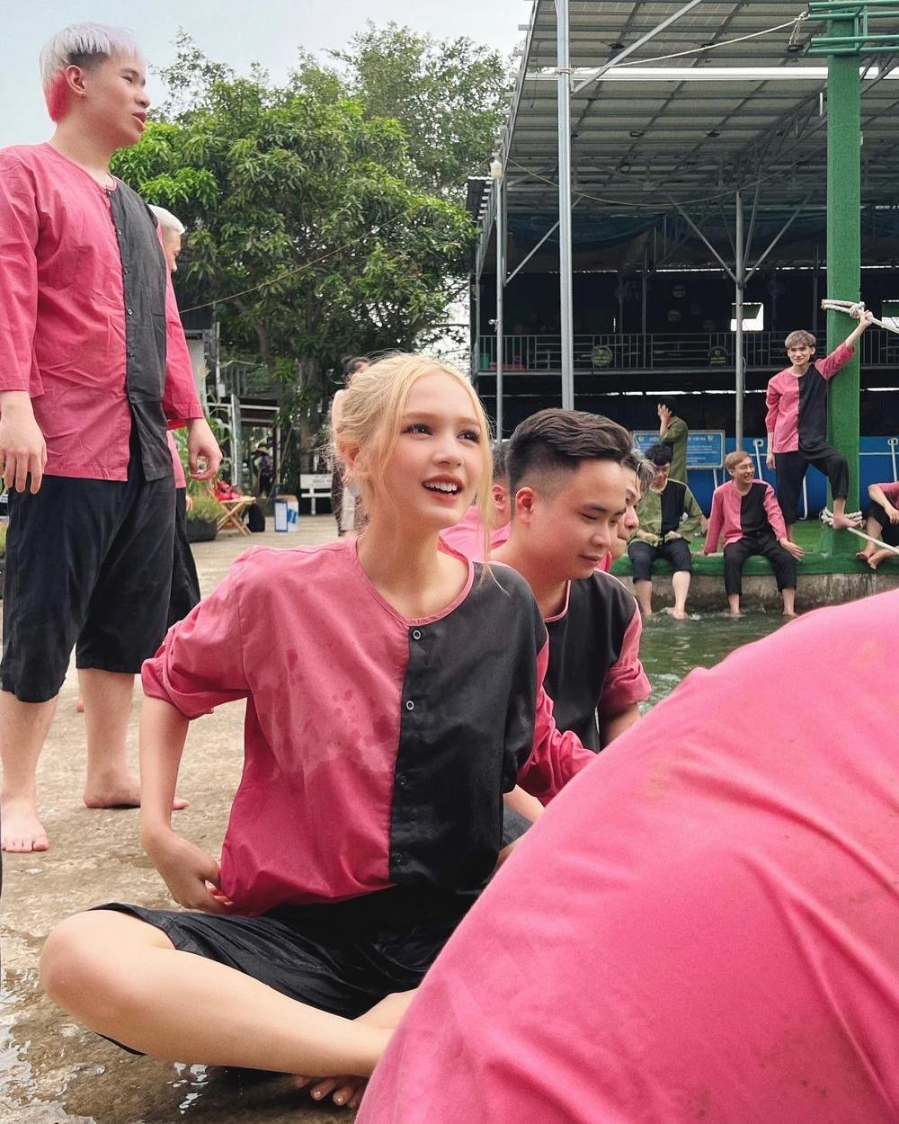 Ngoài những khoảnh khắc này, Xoài Non là người vô cùng chỉn chu mỗi khi xuất hiện.