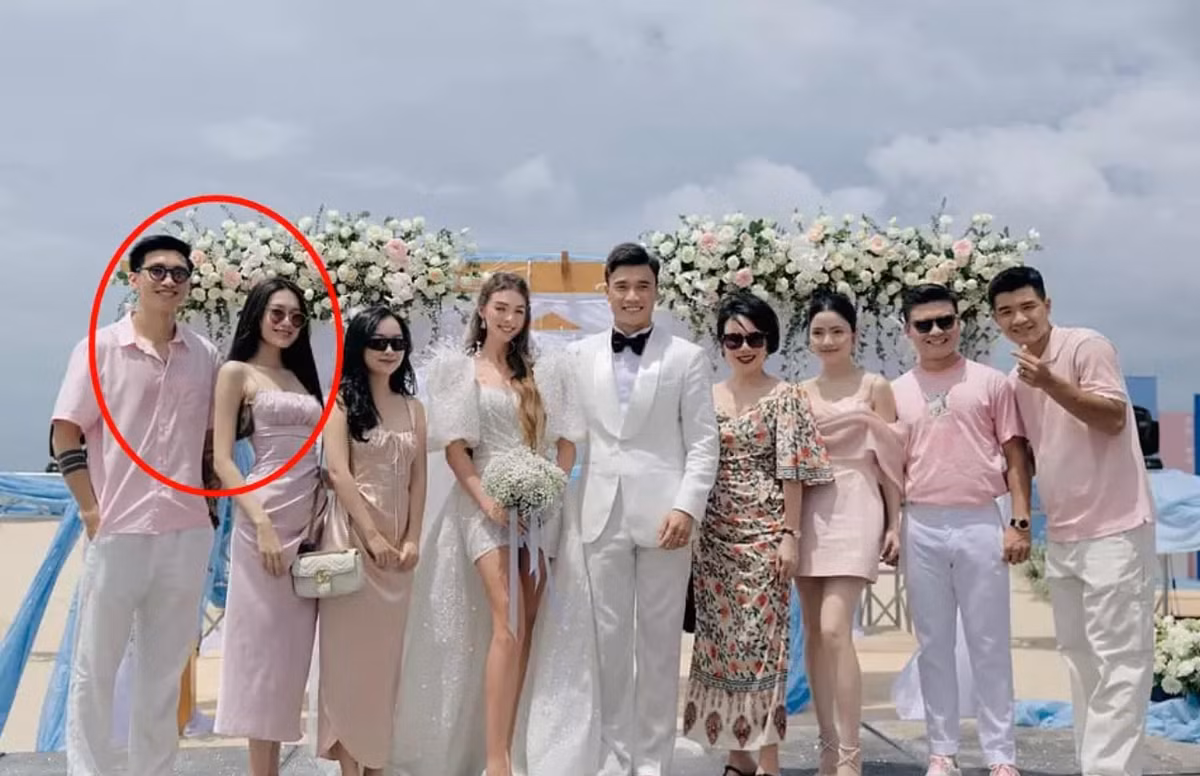 Hành động của người đẹp được cho tránh để bị lộ ảnh đi chung cùng Đoàn Văn Hậu