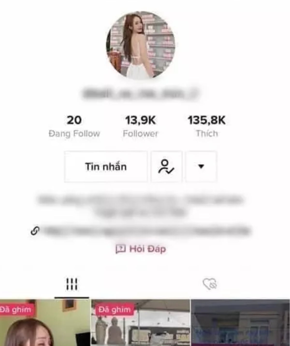 Ngay lập tức, sự việc đã trở thành tâm điểm bàn tán của cư dân mạng, nhiều người còn nhanh chóng tìm ra danh tính của nữ TikToker lộ clip "nóng", nam chính trong clip và cả người vợ.