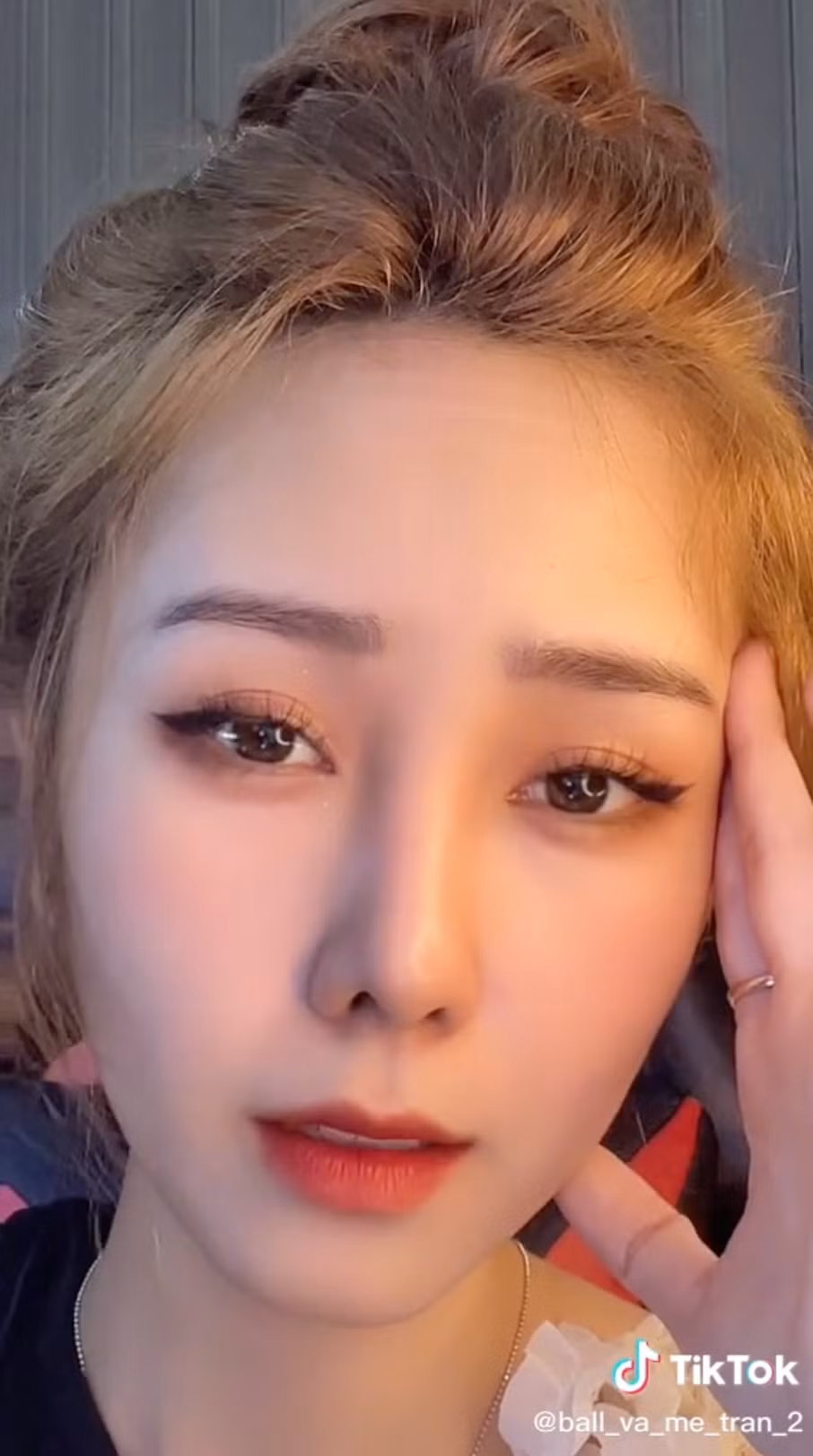 Cũng bởi vậy, single mom đã quyết định đặt tên kênh Tiktok của mình là ''Ball và mẹ Trân''.