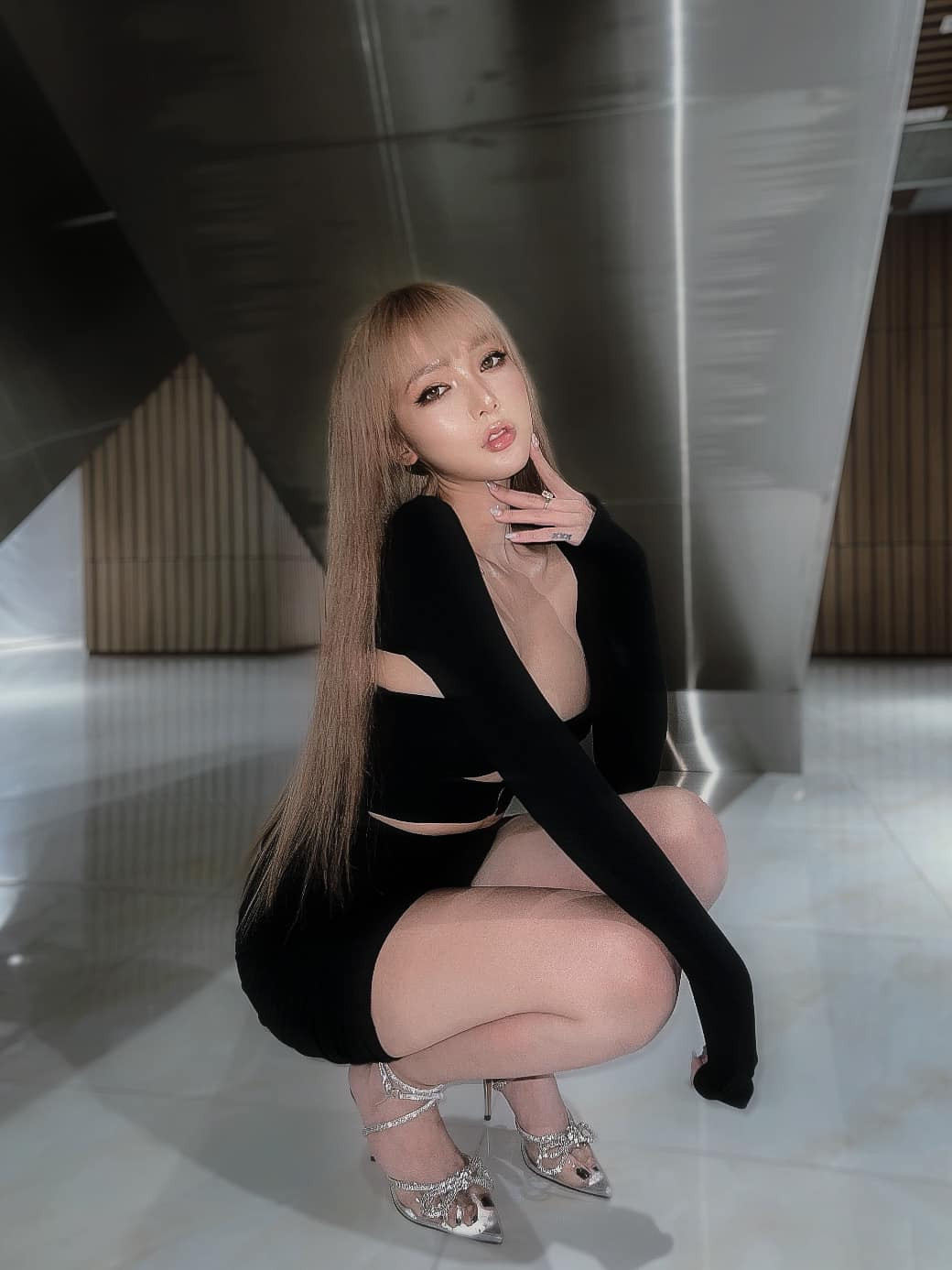 Trước đó, Mym Trần được nhiều người biết đến trên mạng xã hội nhờ công khai mình là người chuyển giới.