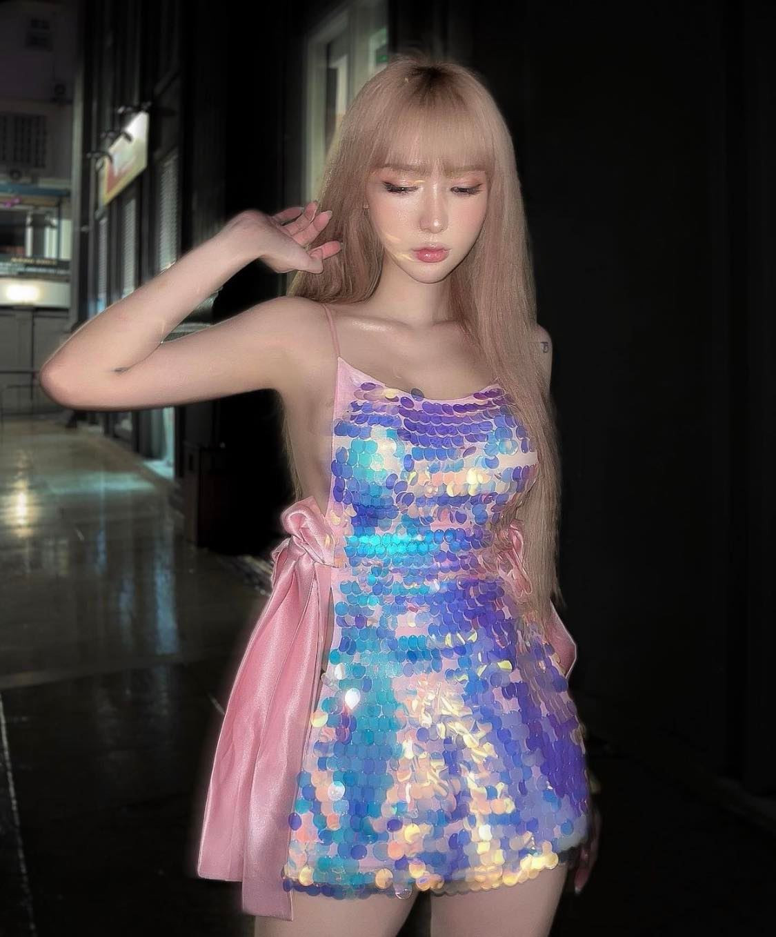 Mym Trần sở hữu phong cách thời trang quyến rũ, chuộng những thiết kế ít người dám mặc nhờ có body đẹp xuất sắc.