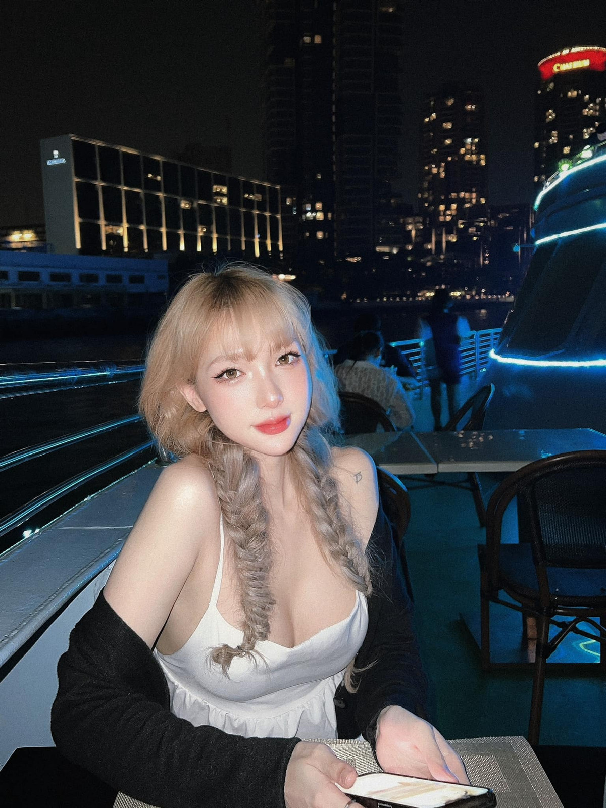 Vòng 1 bốc lửa dường như trái ngược hoàn toàn với gương mặt của Mym Trần. Điều đó lại càng làm hình ảnh của hot girl 9X này ghi dấu mạnh mẽ trong mắt cư dân mạng. Ảnh: IGNV